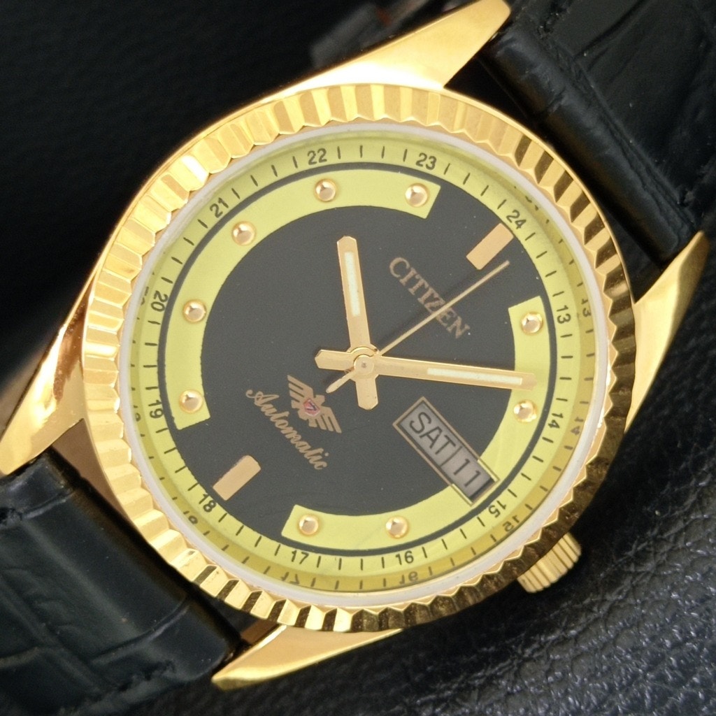Vintage 1983 Citizen Automatic Mens Gold Watch WDaydate  Yellow Accents
